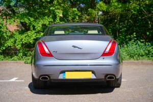 Bild 34/50 von Jaguar XJ 5.0 (2012)