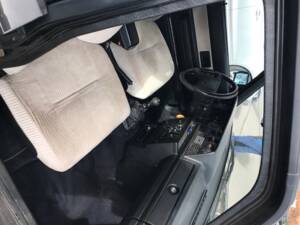 Image 20/29 of Volvo 240 Turbo (1983)