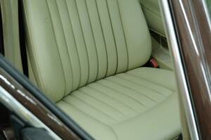 Bild 30/50 von Mercedes-Benz 380 SE (1984)