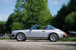 Image 14/44 de Porsche 911 Carrera 3.2 &quot;#250.000 911&quot; (1988)
