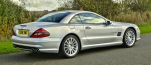 Image 20/50 of Mercedes-Benz SL 55 AMG (2006)