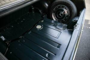 Image 48/50 of Mercedes-Benz 250 (1972)