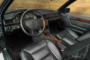 Bild 2/19 von Mercedes-Benz E 320 (1994)