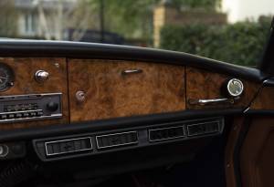 Image 20/32 of Rolls-Royce Silver Cloud III &quot;Chinese Eyes&quot; (1965)