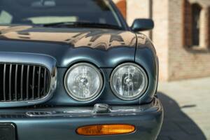 Bild 15/50 von Jaguar XJ 8 Executive (1997)