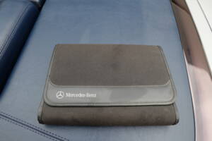 Image 60/69 of Mercedes-Benz E 320 (1994)