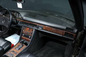 Image 17/30 of Mercedes-Benz 560 SEC (1988)