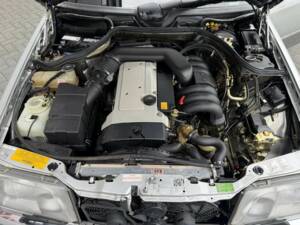 Bild 37/50 von Mercedes-Benz E 320 (1995)