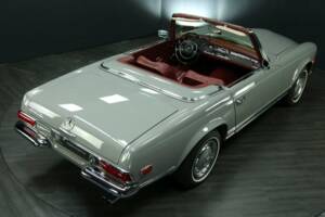 Immagine 7/50 di Mercedes-Benz 250 SL (1968)