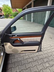 Image 37/103 de Mercedes-Benz 300 SE (1991)