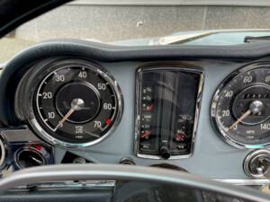 Image 16/36 of Mercedes-Benz 280 SL (1969)