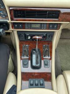 Image 15/40 of Jaguar XJS 5.3 V12 (1991)