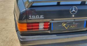Imagen 9/30 de Mercedes-Benz 190 E 2.5-16 (1989)