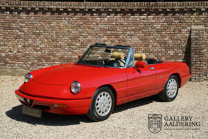Immagine 17/50 di Alfa Romeo 2.0 Spider (1991)