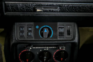 Image 24/50 of Mercedes-Benz 240 TD (1982)