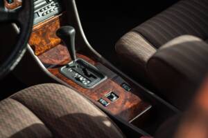 Immagine 29/73 di Mercedes-Benz 300 CE (1991)