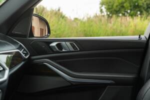 Bild 26/50 von BMW X5 M50d (2019)