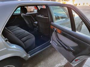 Image 22/30 of Mercedes-Benz 500 SEL (1985)