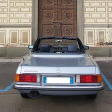 Immagine 6/22 di Mercedes-Benz 500 SL (1985)