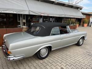 Image 38/60 of Mercedes-Benz 280 SE (1969)