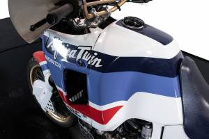 Bild 16/28 von Honda DUMMY (1989)