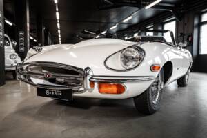 Image 36/53 de Jaguar E-Type (1970)