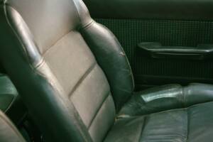 Image 27/33 of Peugeot 205 GTi 1.9 (1993)