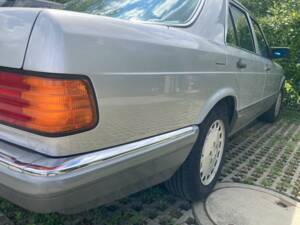 Image 41/43 of Mercedes-Benz 300 SE (1990)