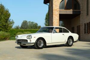 Bild 1/50 von Ferrari 330 GT 2+2 (1964)