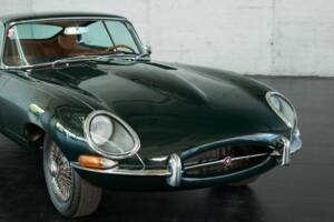 Image 26/50 de Jaguar E-Type (1970)