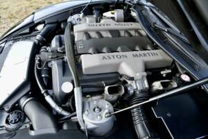 Image 41/50 de Aston Martin V12 Vanquish (2001)