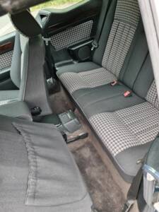 Afbeelding 20/38 van Mercedes-Benz E 200 (1995)