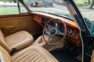 Image 2/10 of Jaguar Mk II 3.8 (1963)