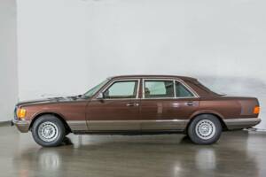 Image 3/20 of Mercedes-Benz 500 SEL (1982)