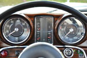 Image 25/50 of Mercedes-Benz 250 SE (1966)