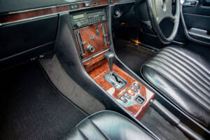 Image 16/29 of Mercedes-Benz 500 SL (1989)