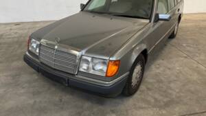 Bild 18/81 von Mercedes-Benz 250 TD (1992)