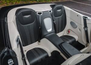 Image 12/39 of Aston Martin DB 11 Volante (2018)