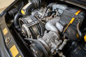Image 16/38 of Porsche 911 Carrera 3.2 (1986)