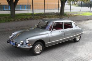 Image 3/22 of Citroën DS 21 Pallas (1966)