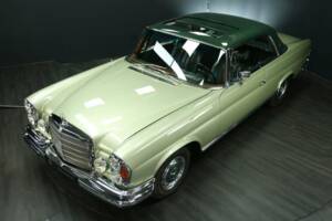 Image 23/30 de Mercedes-Benz 280 SE (1970)