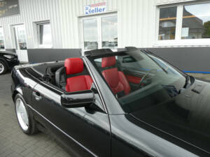 Image 16/28 of Mercedes-Benz SL 500 (1998)