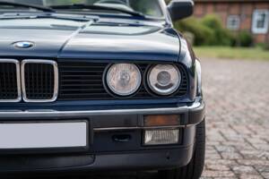 Image 6/99 of BMW 320i (1989)