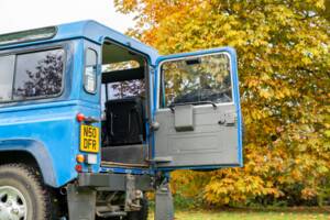 Image 44/50 of Land Rover Defender 90 "50th Anniversary" (1998)