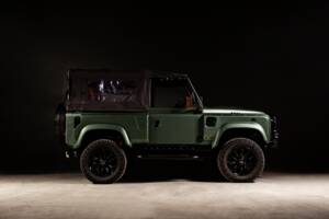Image 2/44 of Land Rover Defender 90 (2011)