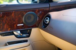 Bild 49/50 von Jaguar XJ 5.0 (2010)