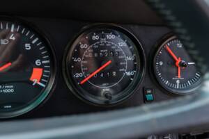 Image 32/52 of Porsche 911 Carrera 3.2 (1989)