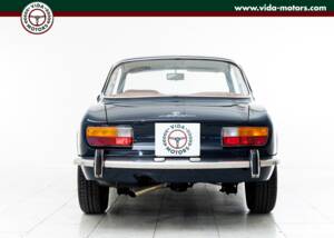 Image 6/15 of Alfa Romeo 2000 GT Veloce (1974)