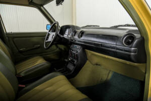 Image 16/50 of Mercedes-Benz 240 TD (1982)