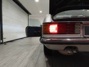 Image 13/15 of Mercedes-Benz 350 SLC (1973)